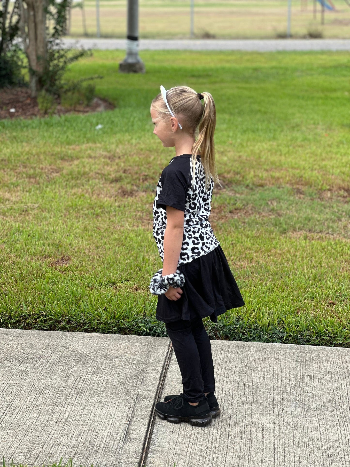 Snow leopard twirl skirt leggings set