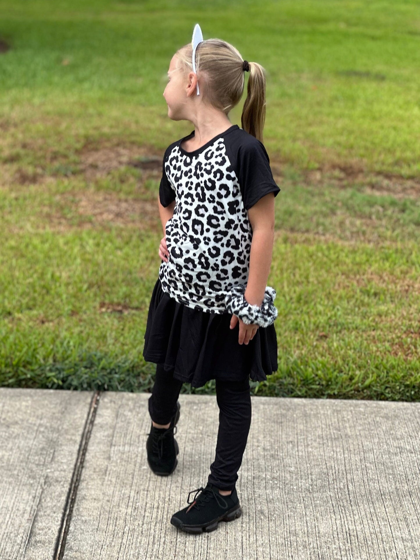 Snow leopard twirl skirt leggings set